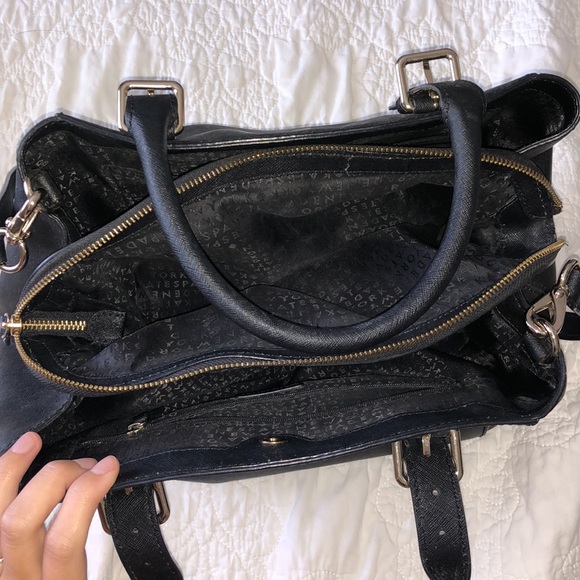 Selling my gently used Kate spade bag. - Picture 3 of 5